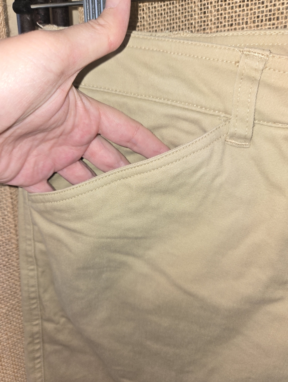 Jones New York Sport Stretch Women's Tan Chino Bermuda Shorts Size 8 - Picture 4 of 13